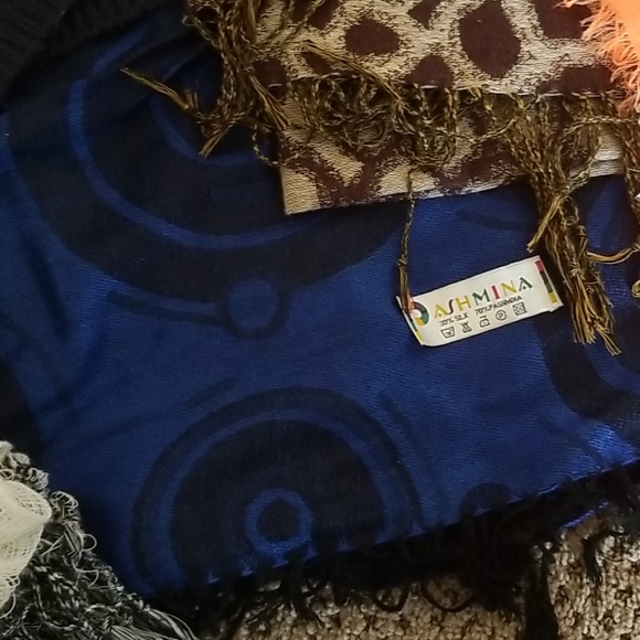 Bundle of scarves! - Picture 3 of 7